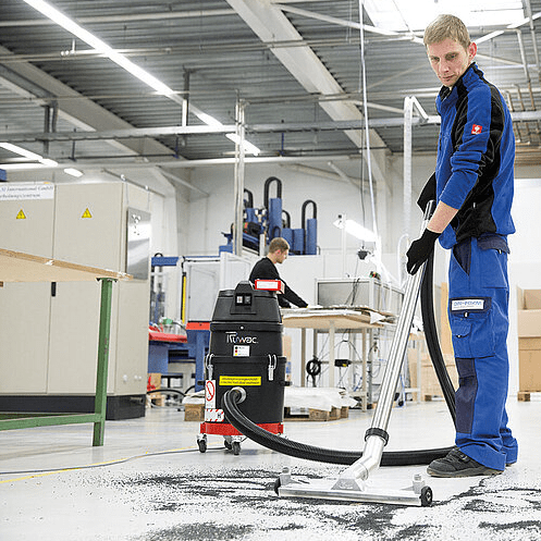 R18 Metallspäne saugen
